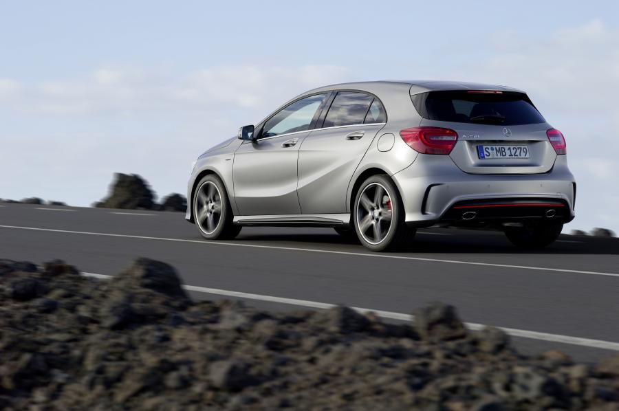  Mercedes-Benz A250 2012 года  (фото 18 из 37)